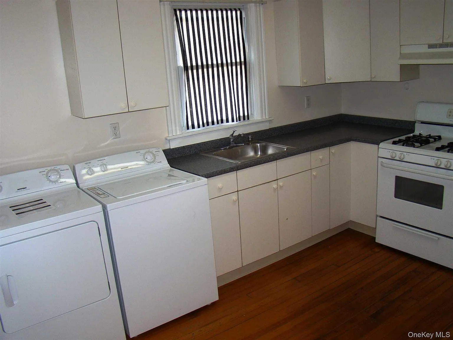 2 bed, 1000 sqft, $1,800 — Photo 3