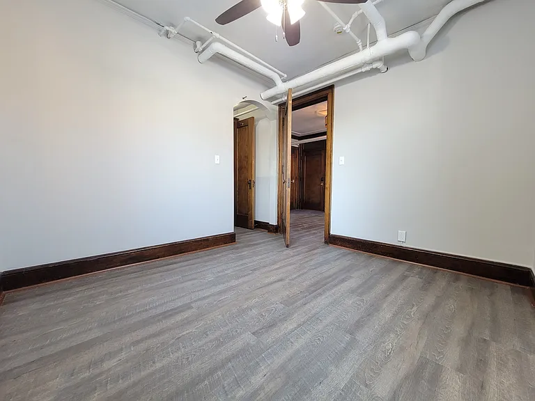 Raymond Apartments — Photo 18