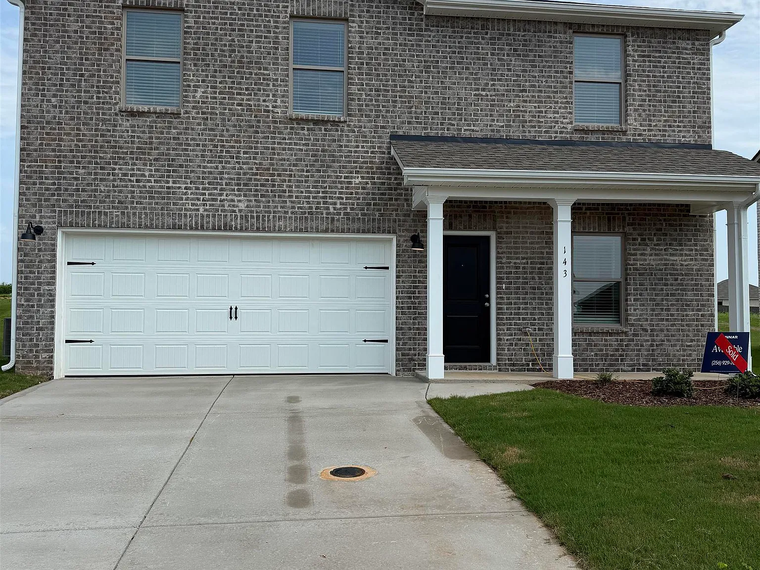 4 bed, 2.5 bath, 1892 sqft, $1,900 — Photo 1
