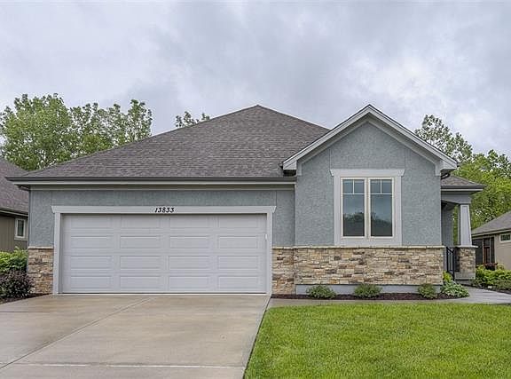4th image of 13833 Bentley St