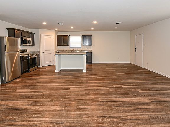 4th image of 2807 Phoenix Dr