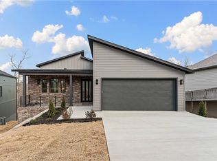 28 Reading Ln, Bella Vista, AR 72714