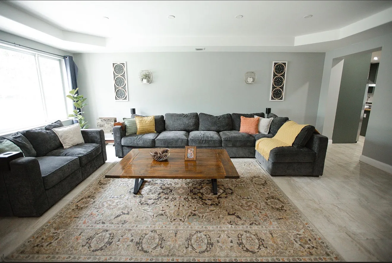 4 bed, 2.5 bath, 2600 sqft, $6,000 — Photo 3