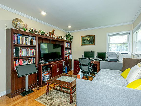 3rd image of 26 Farm Ln