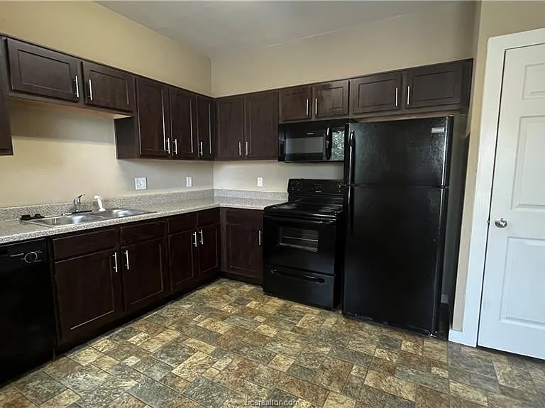 204 E Buck St #9 — Photo 6