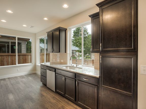 5th image of 701 207th St SW #10
