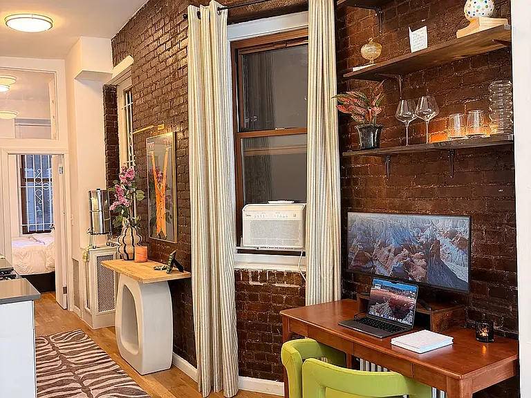 257 W 10th St #1E — Photo 13