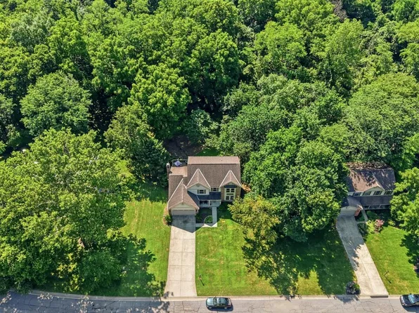 8730 Apple Blossom Ln, West Chester, OH 45069