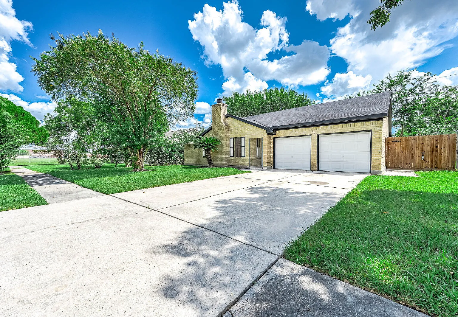 4 bed, 2.0 bath, 1913 sqft, $1,850 — Photo 2