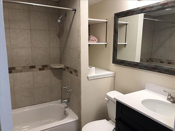 5th image of 240 E 17th St