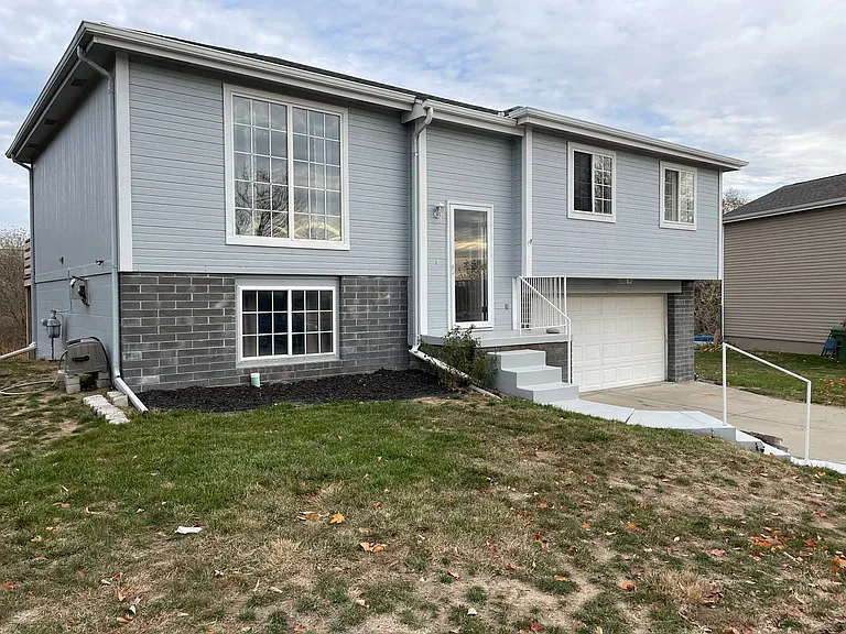 1704 Yorktown St — Photo 1