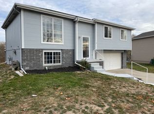 1704 Yorktown St, Bellevue, NE 68123