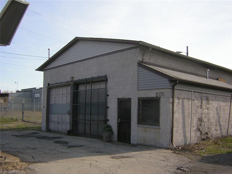 1st image of 1620 Albert St