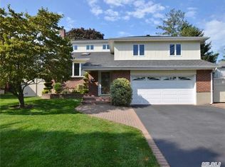 4 Loretta Dr, Syosset, NY 11791