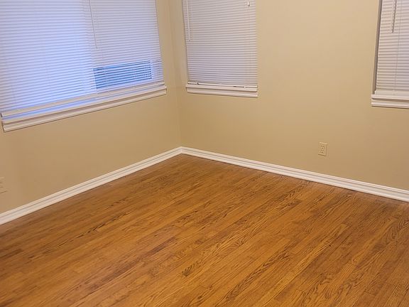 3rd image of 1700 Oxford Way