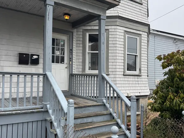 9 Calumet St #1, New Bedford, MA 02744