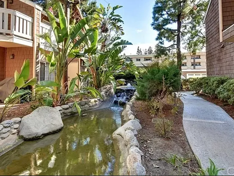 12555 Euclid St #30 — Photo 19