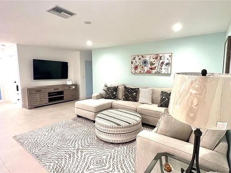 4836 Napoli Dr — Photo 2