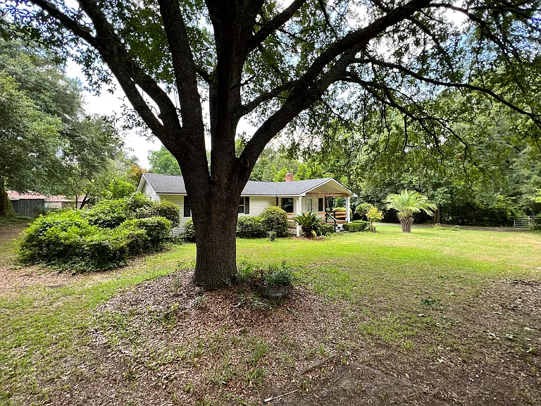 1005 Kirby Dr — Photo 2