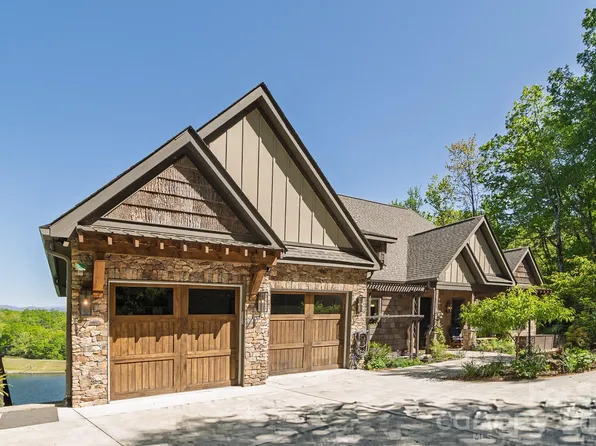333 Kanasdatsi Dr, Brevard, NC 28712