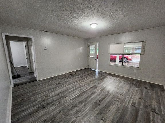 3rd image of 506 Romine Ct