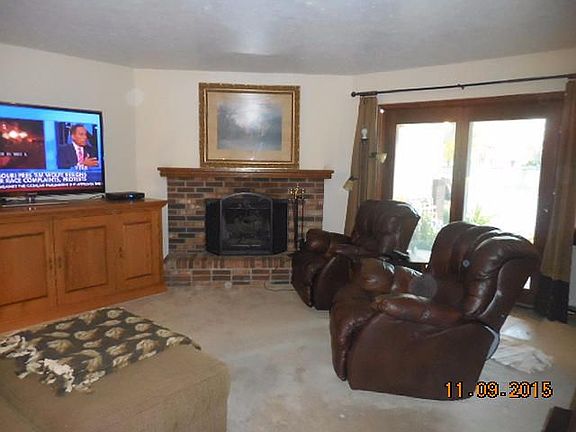 2nd image of 37 Lakeshore Ct
