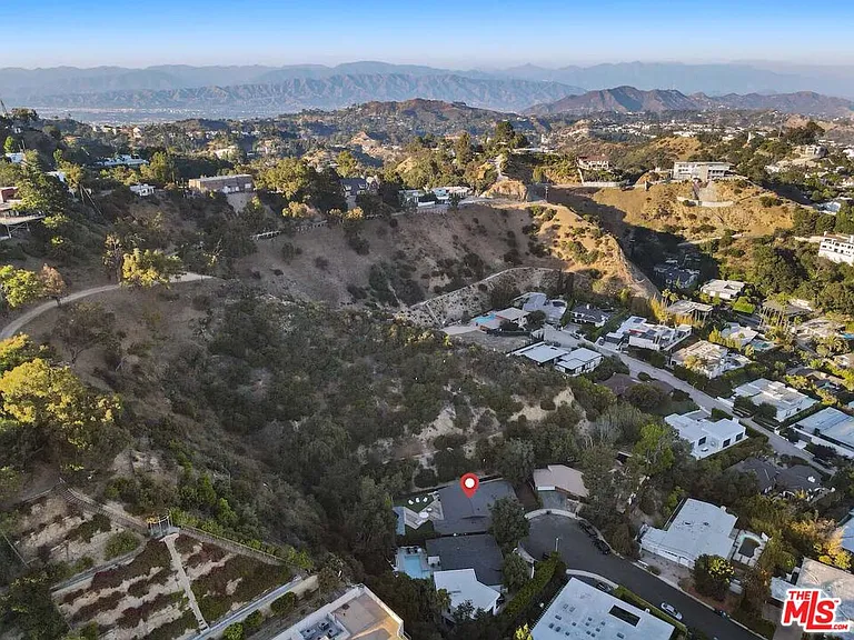 9289 Swallow Dr — Photo 44