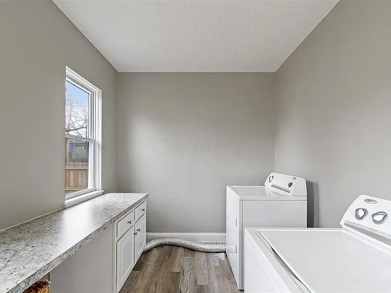 137 1/2 Avondale Ave — Photo 19