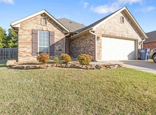 1712 Spruce Cir, Shawnee, OK 74804