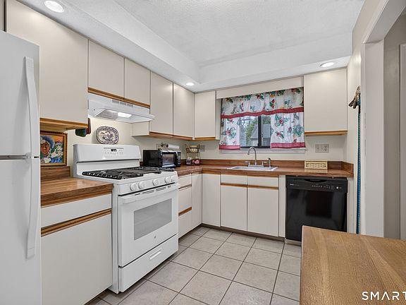 2nd image of 30 Brockton Court #30