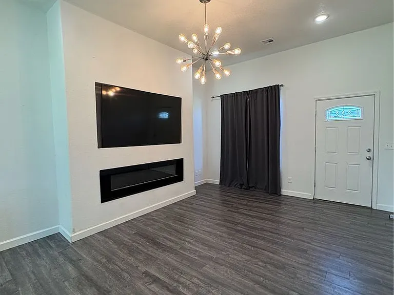 2409 S Willard Ave — Photo 3