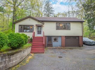 4 Bowdoin Trl, Hopatcong, NJ 07843
