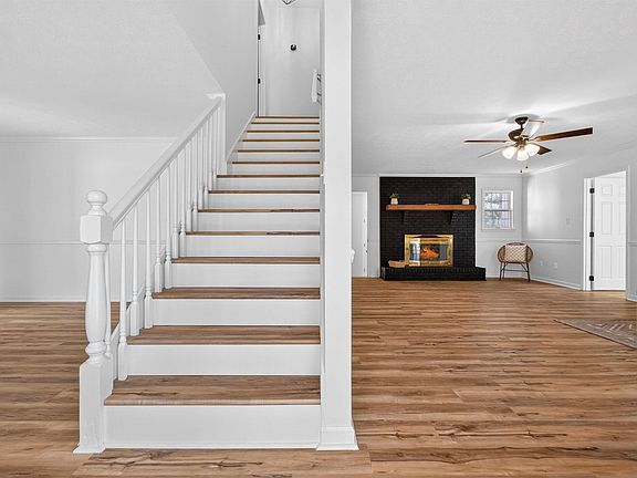 4th image of 800 Nelson Rd