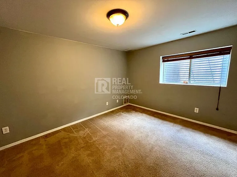 1313 Coolcrest Dr — Photo 16