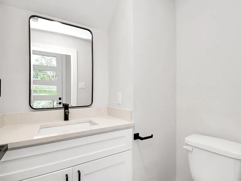 2411 Chew St — Photo 7