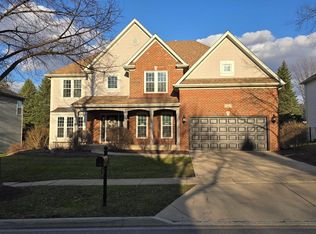 743 Chasewood Dr, South Elgin, IL 60177
