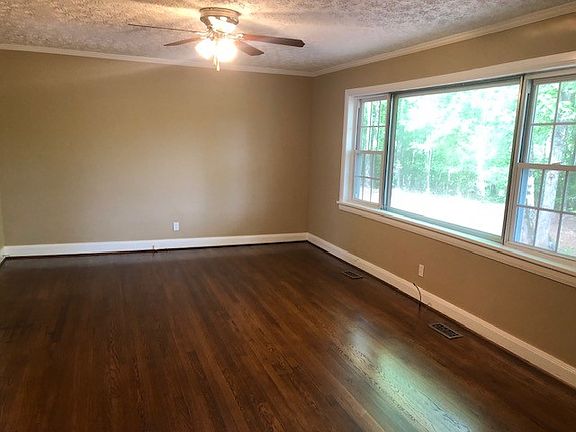 Living room_05082023