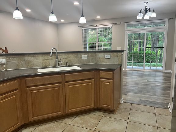 5th image of 546 War Admiral Ct