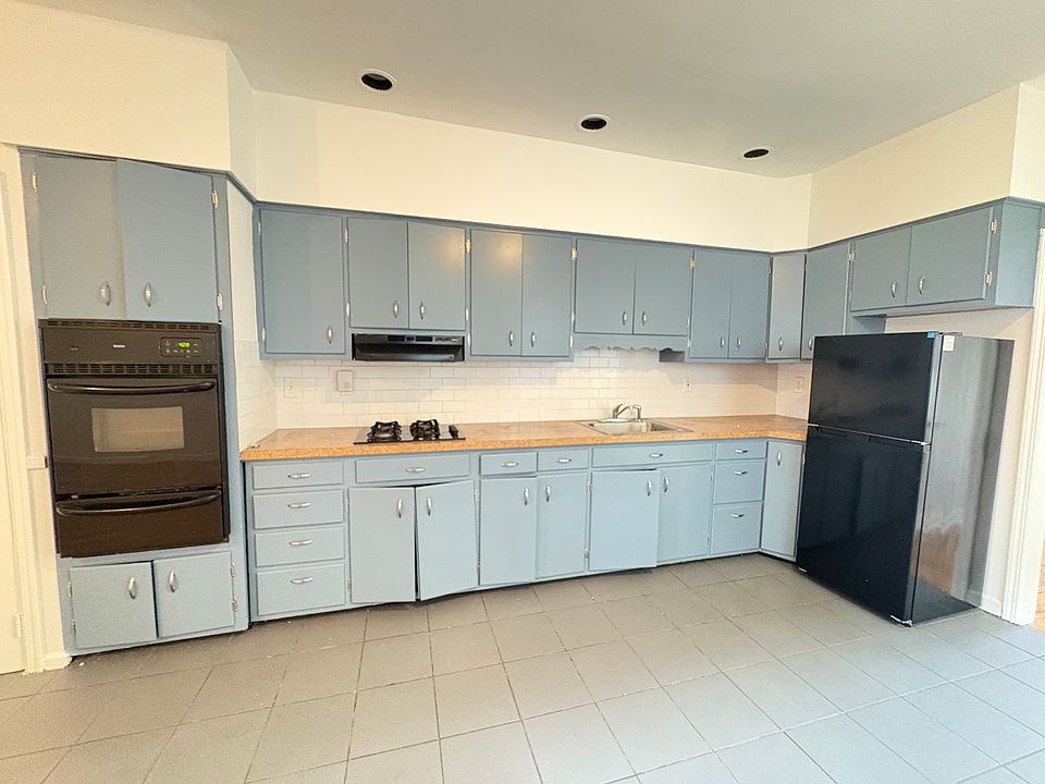 1st image of 400 Woodlawn Ave #2