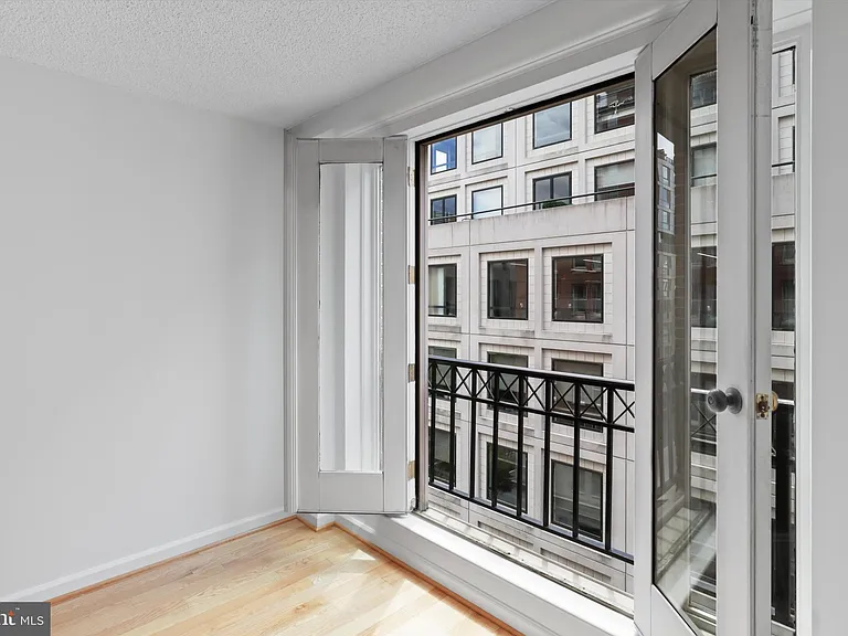 601 Pennsylvania Ave NW #612 — Photo 4