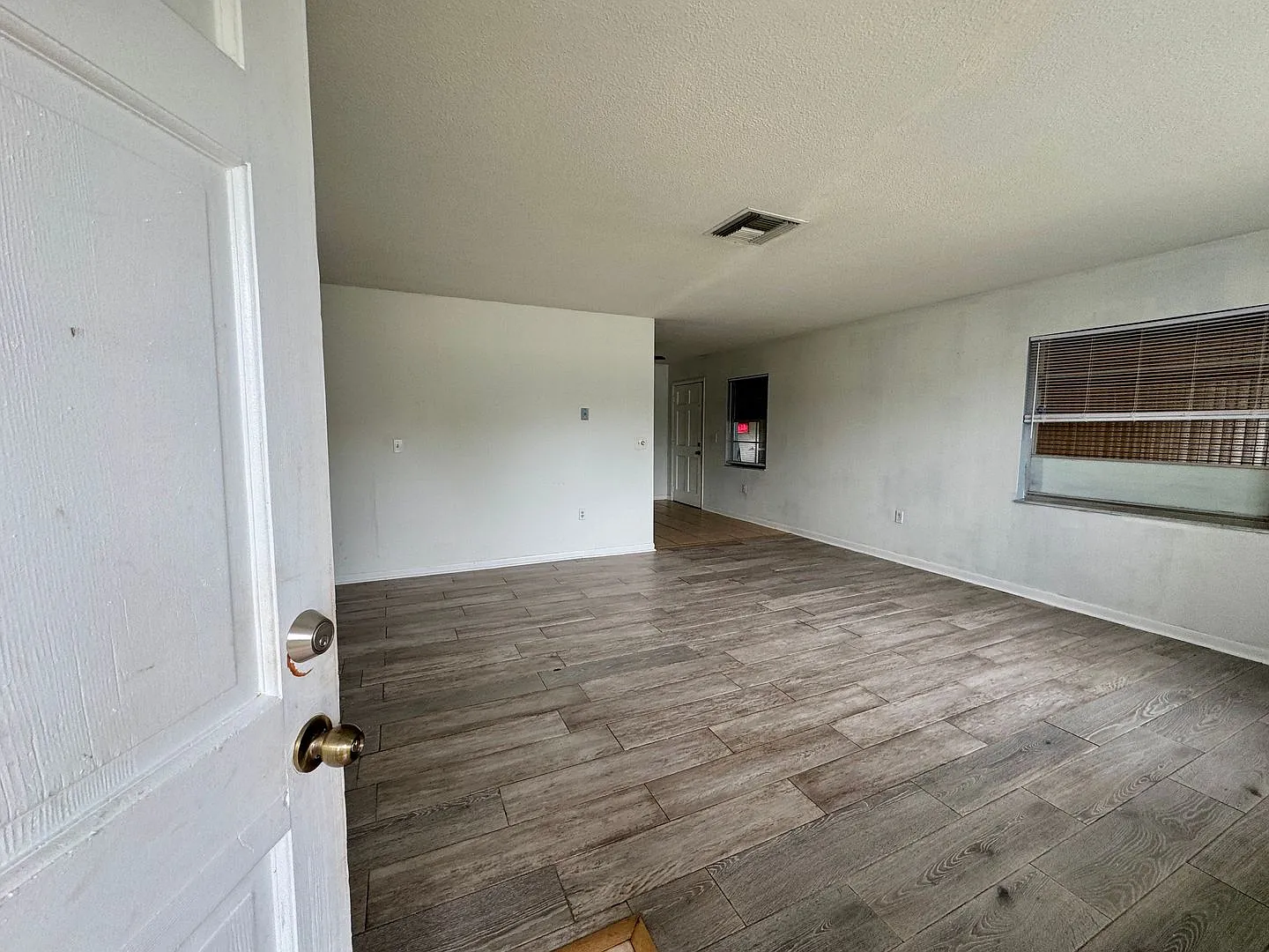 Coming Soon! Charming 2 Bedroom, 1 Bathroom Home Minutes From Downtown Tavares! — Photo 2