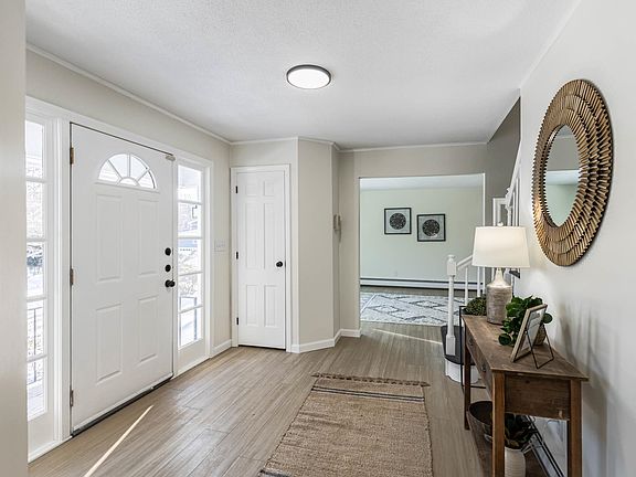 3rd image of 10 Eastbrook Drive