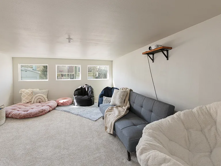 913 Columbine Ave — Photo 7