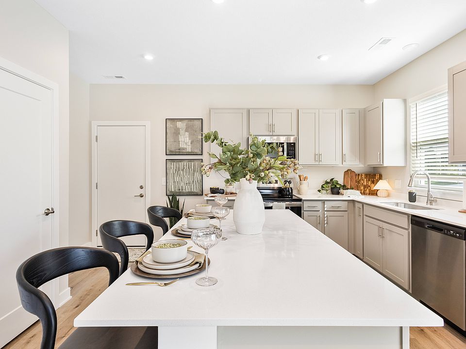 1st image of 740 Peony Pl #1097