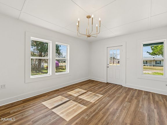 5th image of 623 Simar St