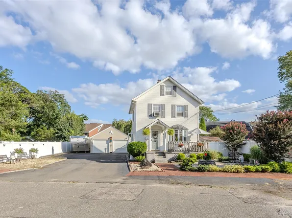 2 Dean Street, Farmingdale, NY 11735