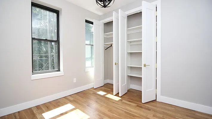 Rented by Metro Prop NY Corp | media 4