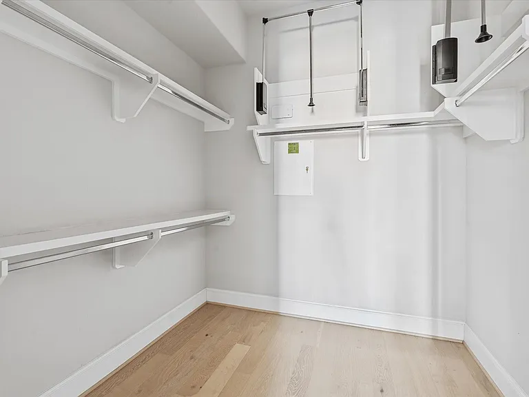 1005 Saint Charles St — Photo 25