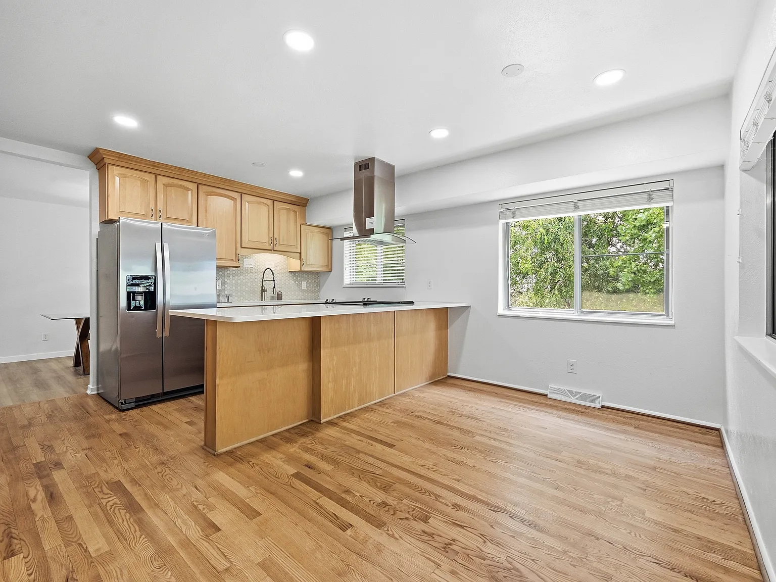 5 bed, 3024 sqft, $4,000 — Photo 3