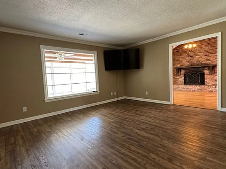 305 Glen Oak Dr — Photo 5
